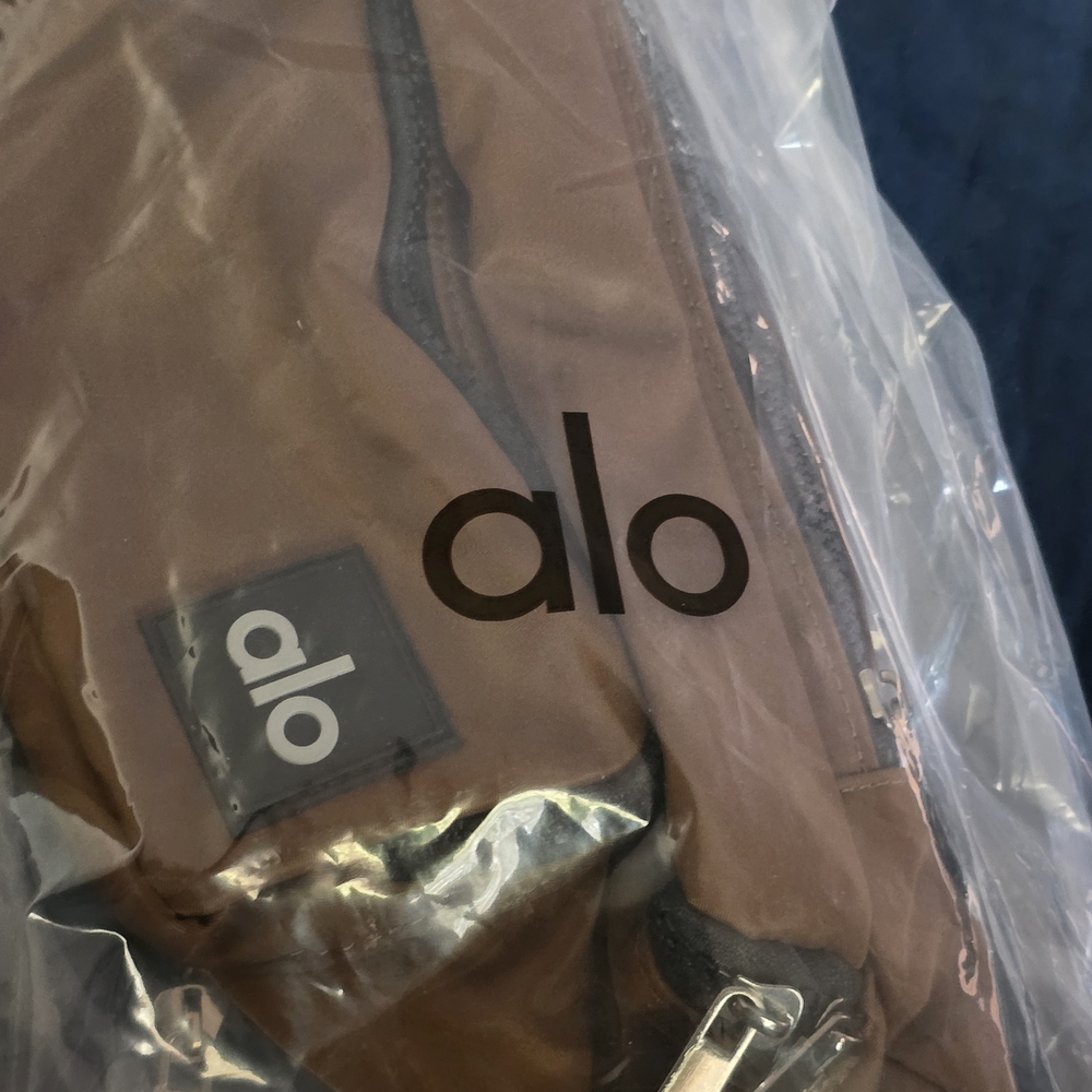ALO Yoga Dark Brown Belt Bag - Picture 4 of 4